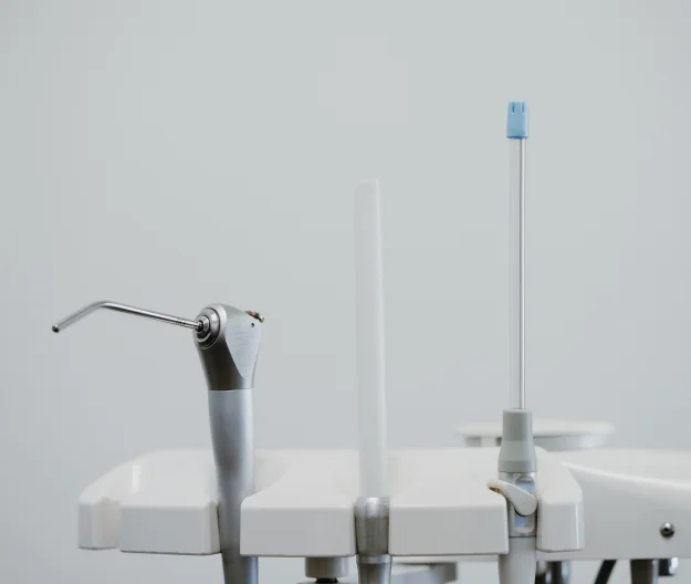 Dental equipment with a handpiece and suction tools mounted on a dental unit
